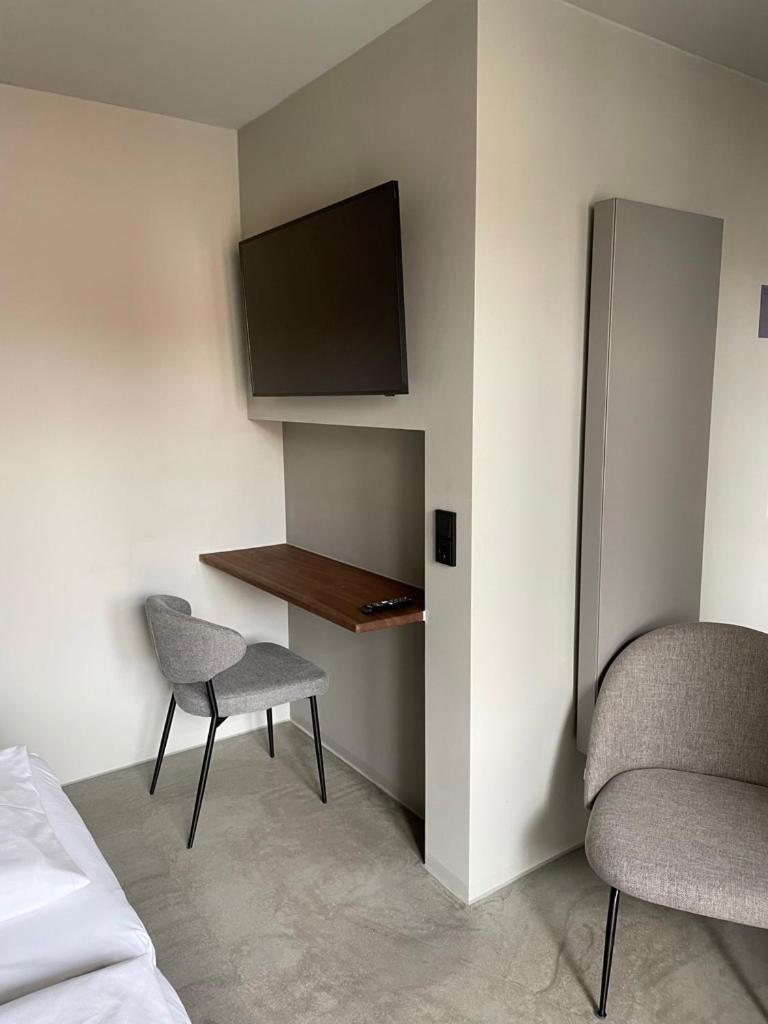 Mons Am Goetheplatz Hotel